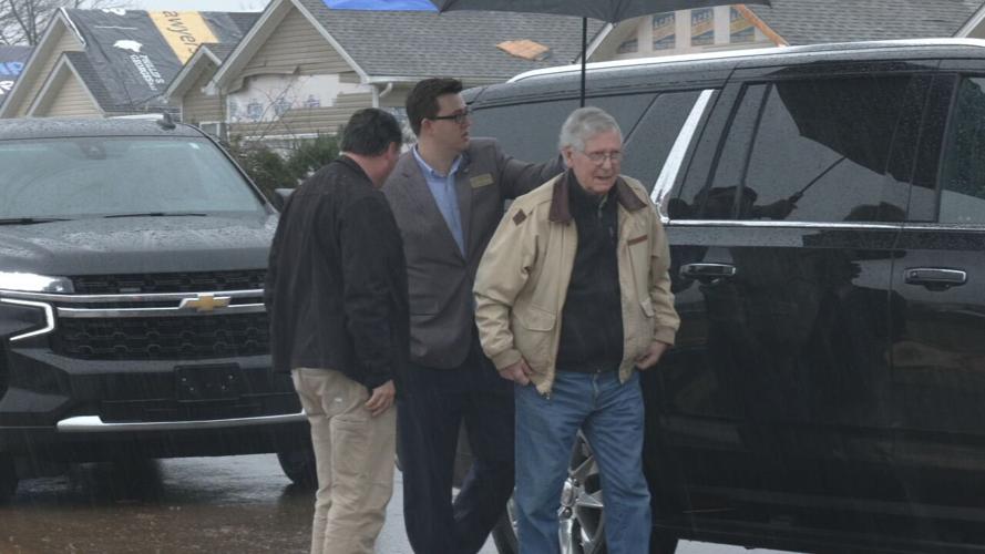 MCCONNELL VISITS BOWLING GREEN.jpeg