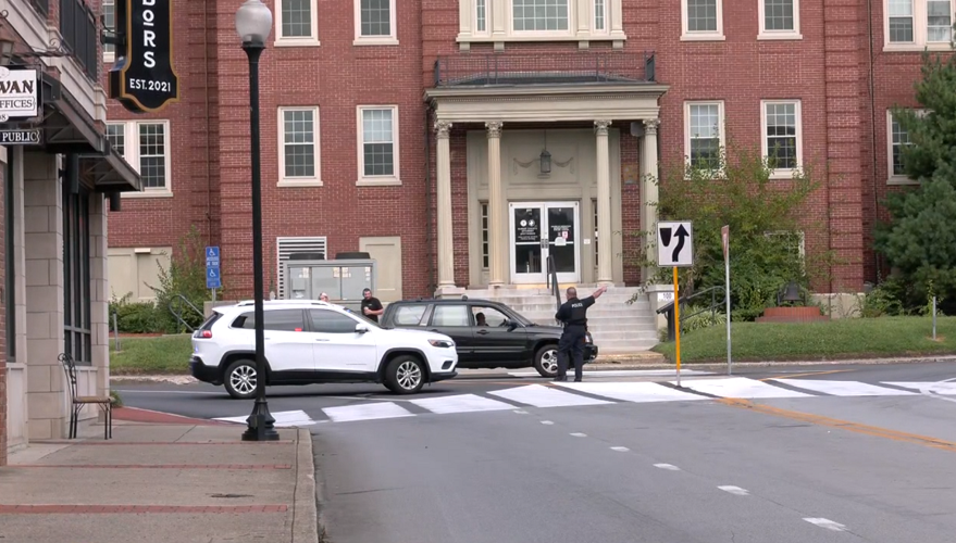 Police outside Hardin County Courthouse