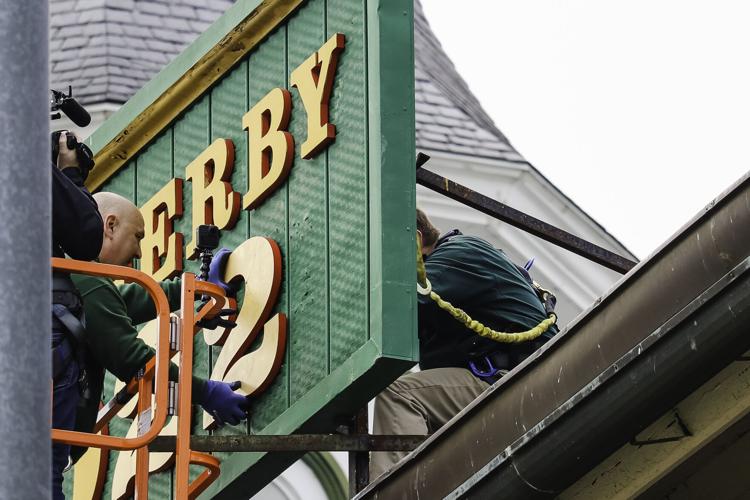 CHURCHILL DOWNS SIGN CHANGE DERBY 148 - 4-7-2022  (5).jpg