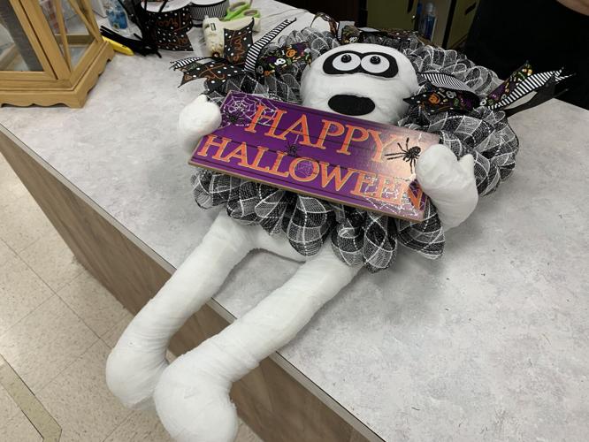 HALLOWEEN DECORATIONS - KK - BEN FRANKLIN CRAFTS - 10-12-2020 7