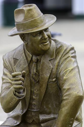 ASHER-WINN STATUE3974.jpg