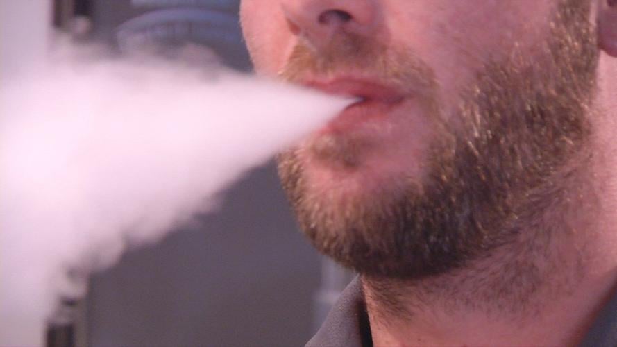 E-cigarettes - VAPING - FILE