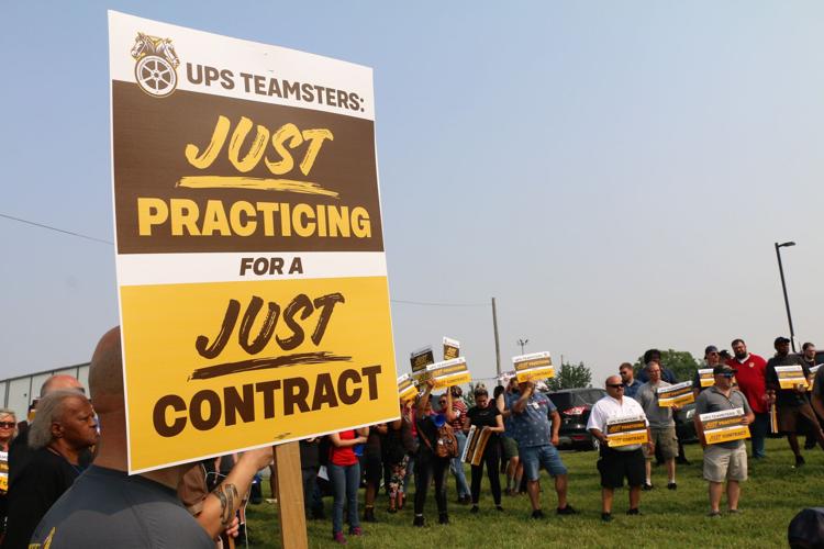 UPS Teamsters Practice Picket