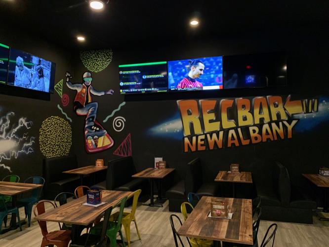 Recbar 812 dining area