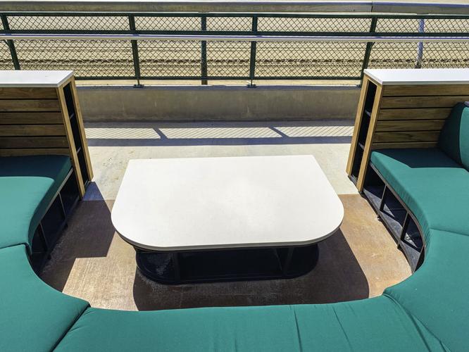 Horseshoe Rail Lounge