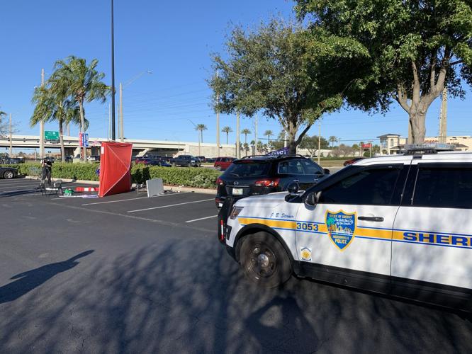 Driver in Florida plows van into GOP voter registration tent, nearly hitting 6 volunteers: reports