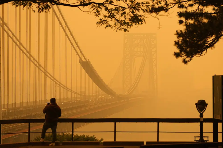 Wildfire smoke around George Washington Bridge