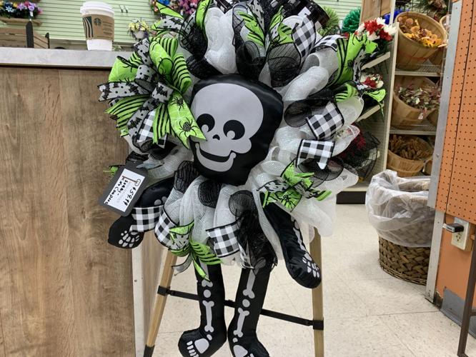 HALLOWEEN DECORATIONS - KK - BEN FRANKLIN CRAFTS - 10-12-2020 8