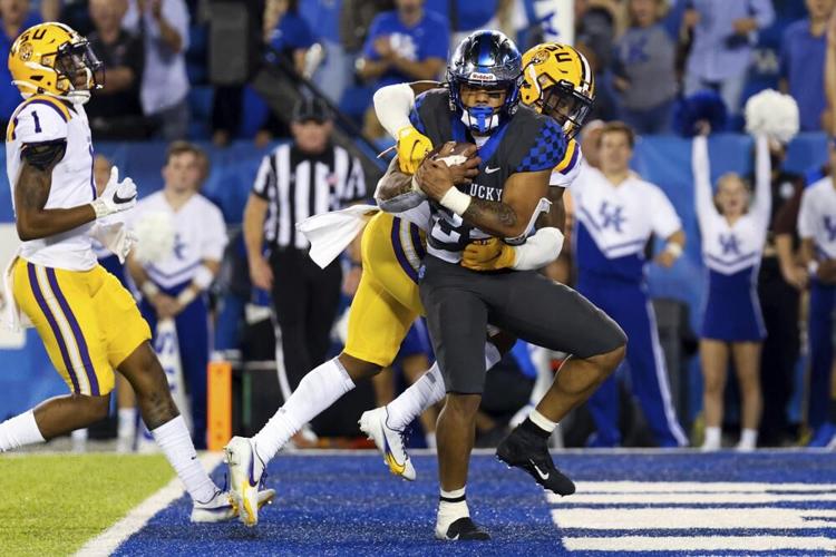 Kentucky running back Chris Rodriguez scores against LSU