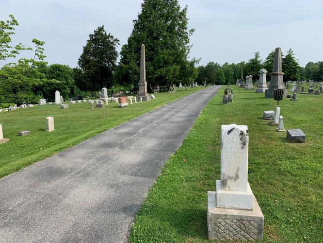 MCCLANAHAN FUNERAL - CEMETERY - 5-21-2022 2.jpg