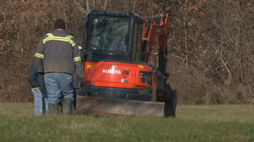 Crews in Corydon, Indiana work to find leak after water main break Tuesday