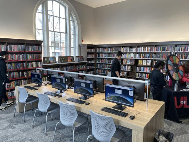 Parkland Library computers - March 1, 2025.jpg