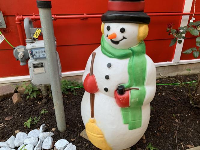 CHRISTMAS CAFE ON FRANKFORT AVENUE - KK - 8-26-2020  (24).JPG