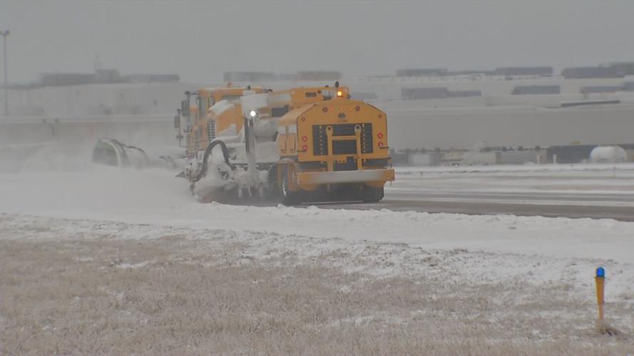 Louisville Muhammad Ali International Airport (KSDF) snow removal equipment