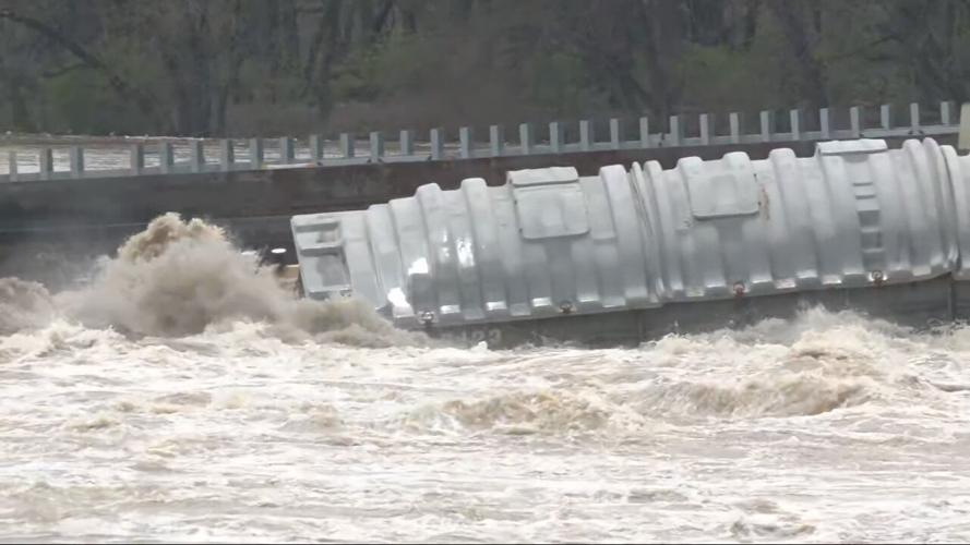 Barges that got loose on the Ohio River in Louisville on March 28, 2023
