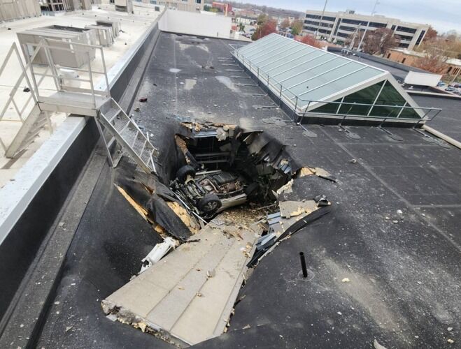EVANSVILLE - CAR THRU ROOF OF BALLY'S - WEVV VIEWER 11-25-2024.jpg