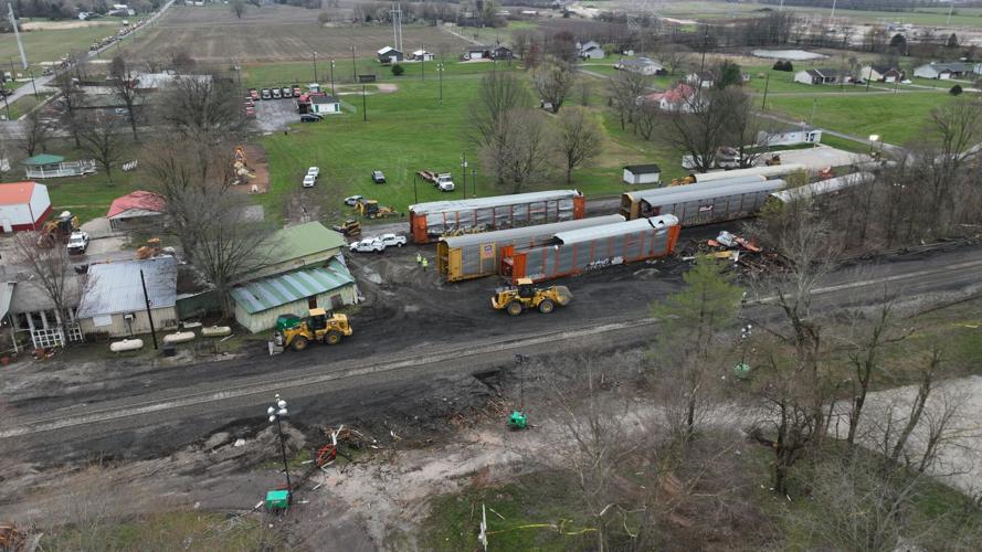 Glendale aerial train derailment cleanup- 3-17-2023 (8).jpg