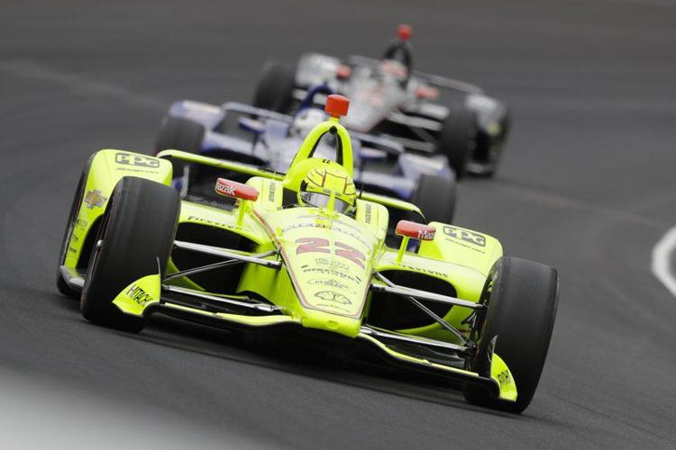 Simon Pagenaud leads a pack through the first turn