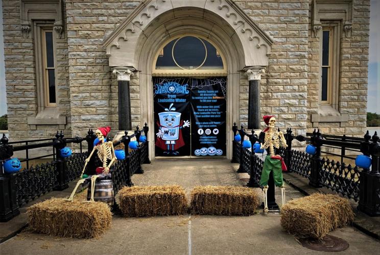 2021 Halloween Decor at Reservoir (002).jpg