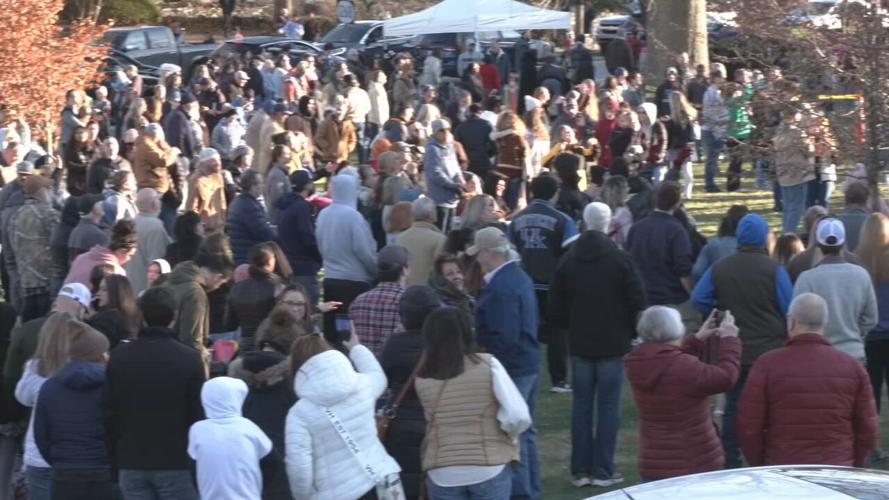 Thousands gather for 'revival' service at Asbury University