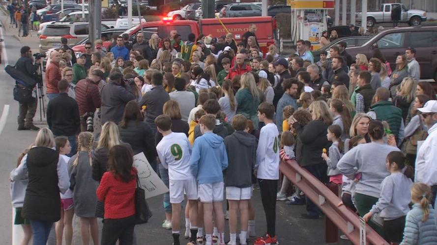 Crash victims procession 19.jpg