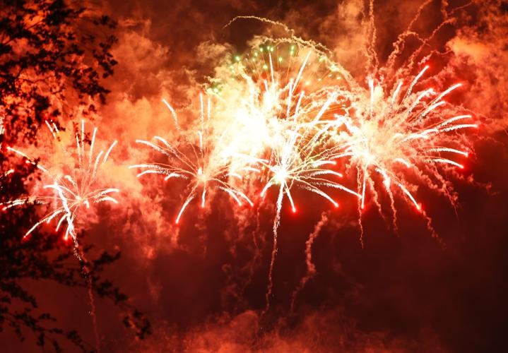 Burst of fireworks at Thunder.JPG