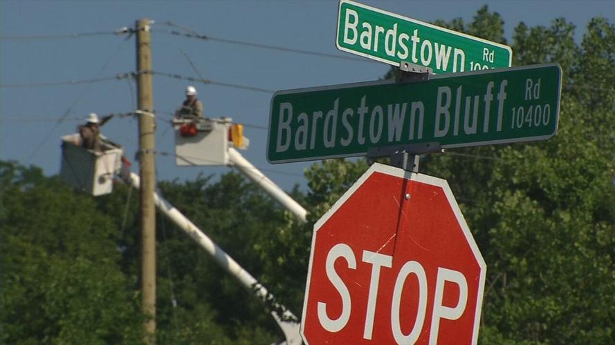 LG&E works to restore power near the Jefferson County line