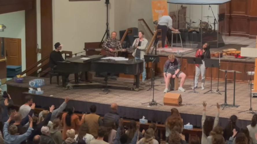 Thousands gather for 'revival' service at Asbury University