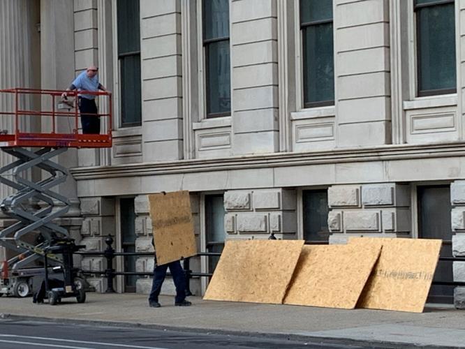 DOWNTOWN - BOARDS COMING DOWN AT CITY  HALL 10-6-2020   (1).jpg