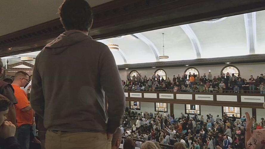 Thousands gather for 'revival' service at Asbury University