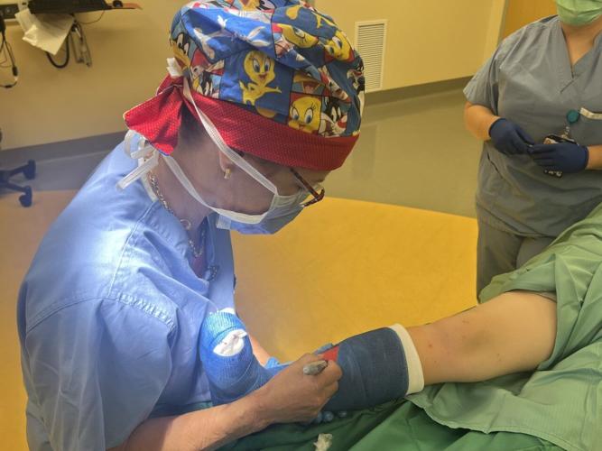 Dr. Jacks carves cardinal into cast for child