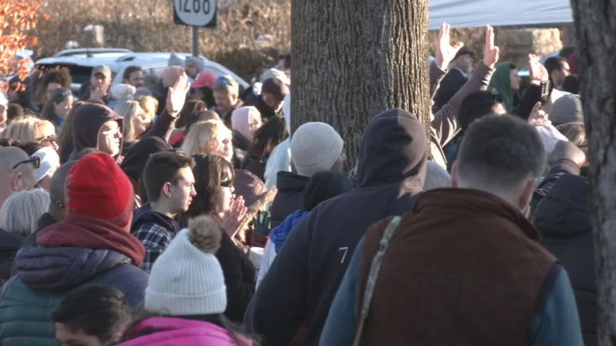 Thousands gather for 'revival' service at Asbury University