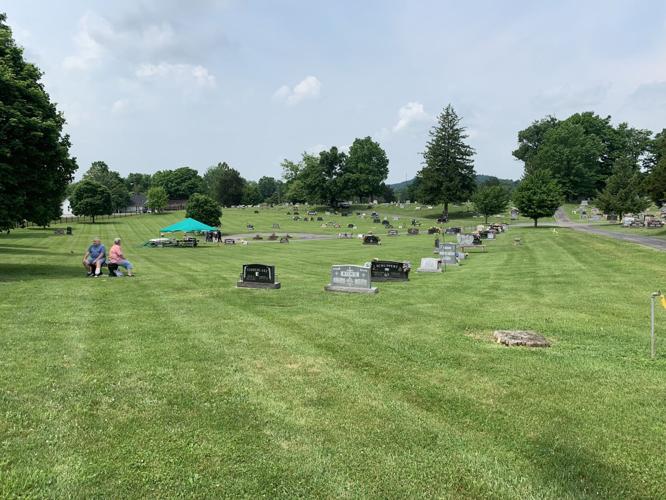 MCCLANAHAN FUNERAL - CEMETERY - 5-21-2022 4.jpg