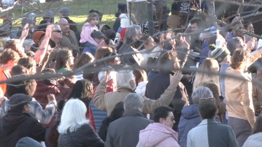 Thousands gather for 'revival' service at Asbury University