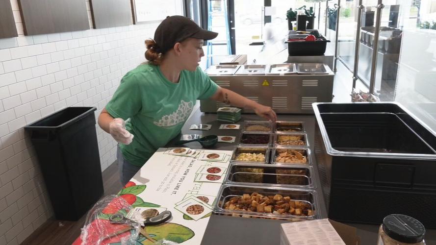 VINAIGRETTE SALAD KITCHEN TO OPEN