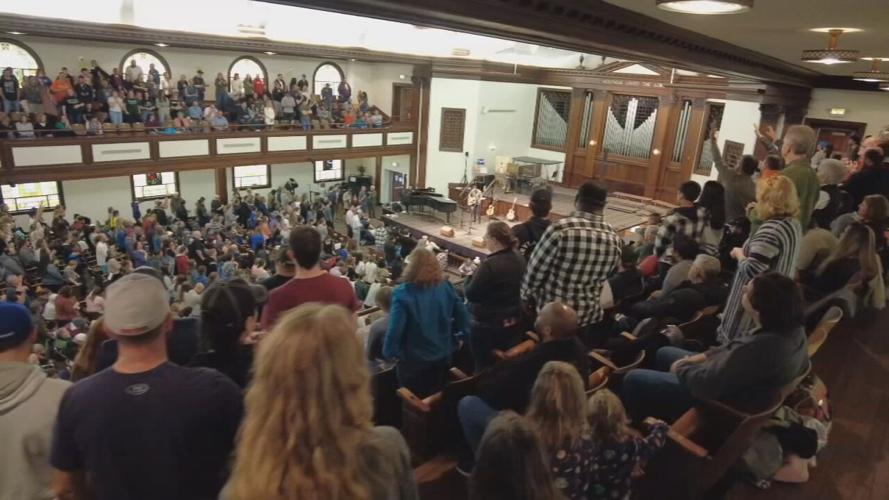 Thousands gather for 'revival' service at Asbury University