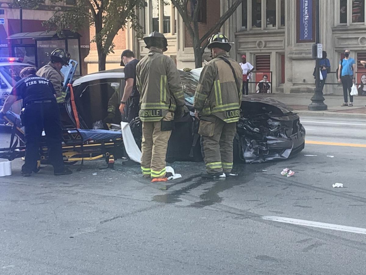 3 injured as car smashes into business in 2vehicle crash in downtown