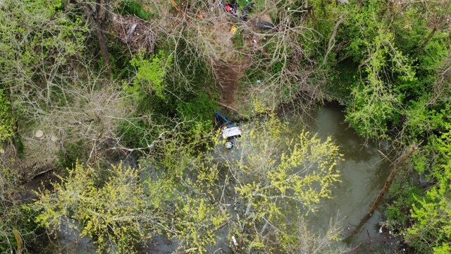 New Albany fire and police-car in the water 4-10-25