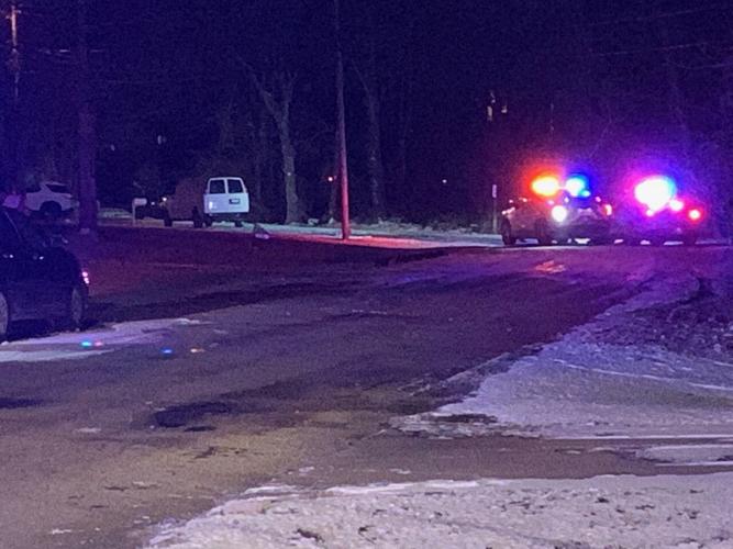 LMPD investigating shooting on Valla Road.jpg
