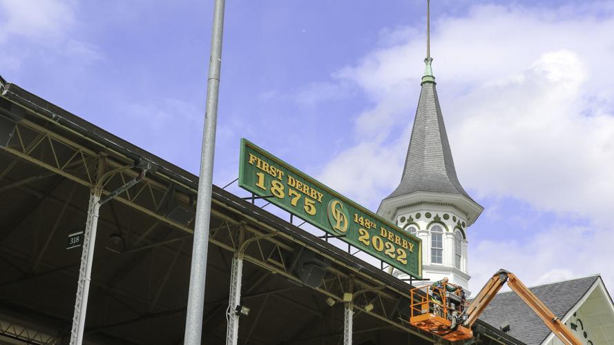 CHURCHILL DOWNS SIGN CHANGE DERBY 148 - 4-7-2022  (8).jpg