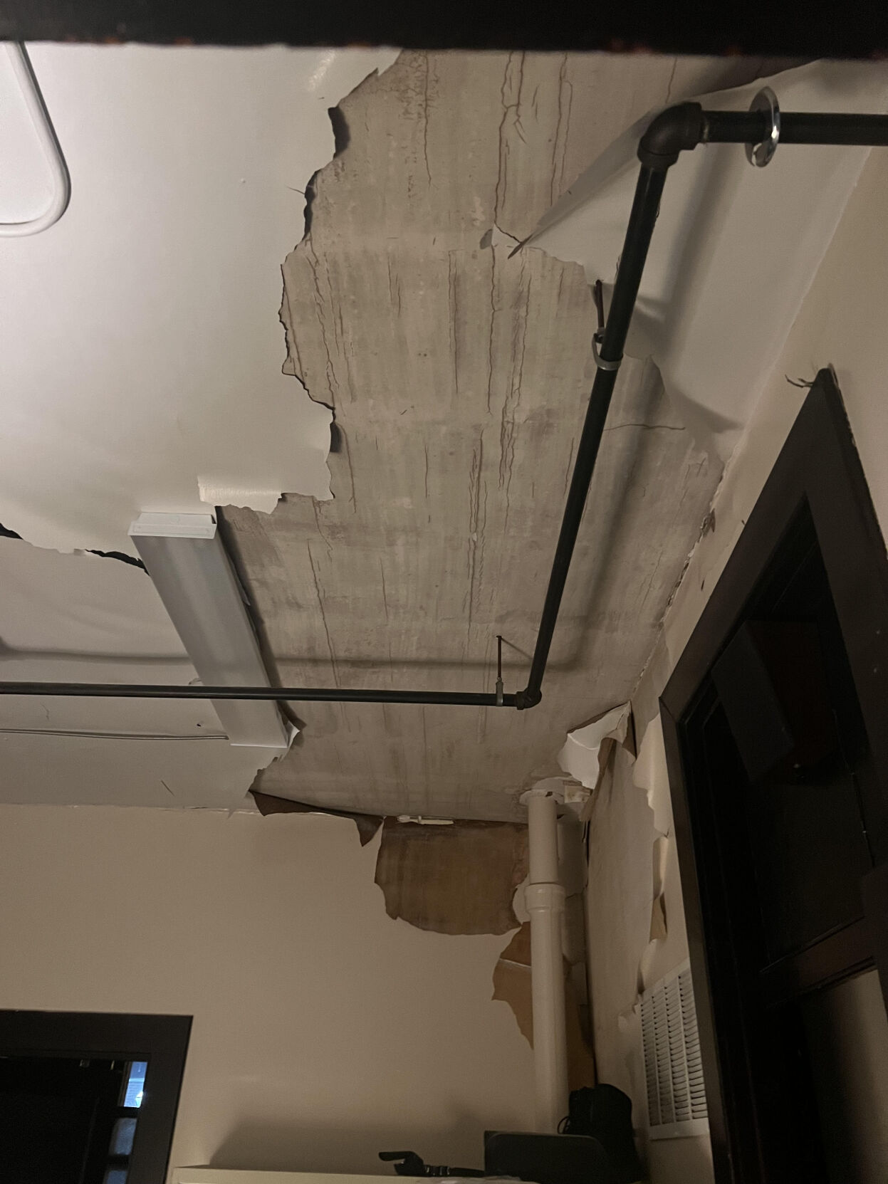 Paint falling of Ceiling 4 4th district engine 20.jpg