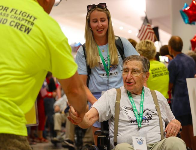 Veteran shakes hands with volunteers at SDF.JPG