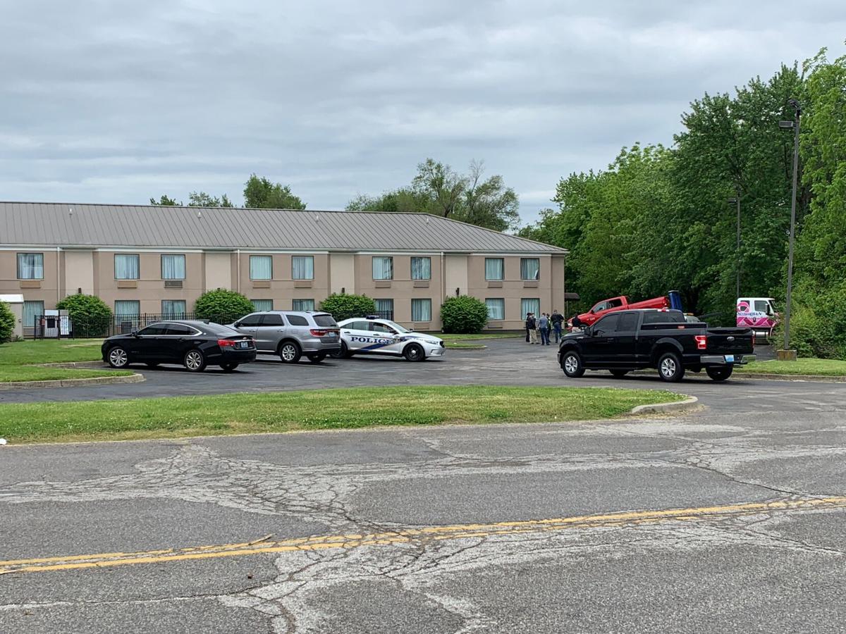 Lmpd Man Woman Found Shot To Death Inside Truck In Parking Lot Of Hotel On Preston Highway News Wdrb Com