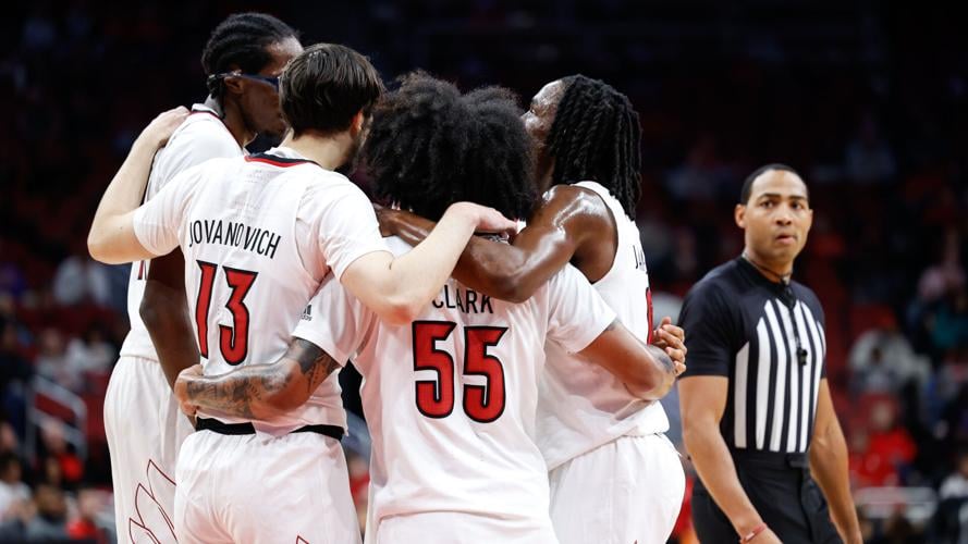 Louisville huddle