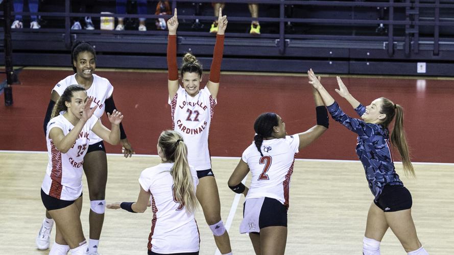 Louisville_Volleyball_0567.jpg