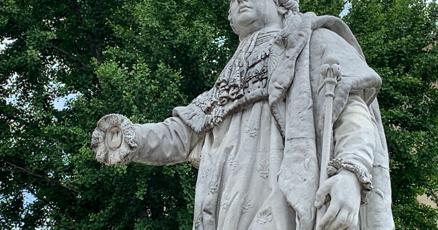 King Louis XVI Heir Sad Over Louisville Statue Losing Its Hand in Protest