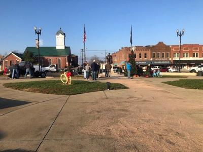 Louisville driver faces DUI after damaging statues, Christmas decorations in downtown Hodgenville