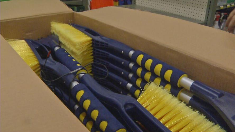 Ice scraper for vehicle windshields