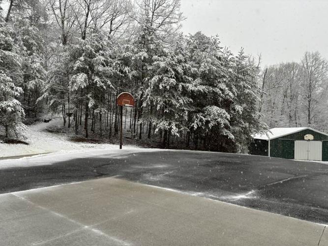 Snowy driveway in Shepherdsville