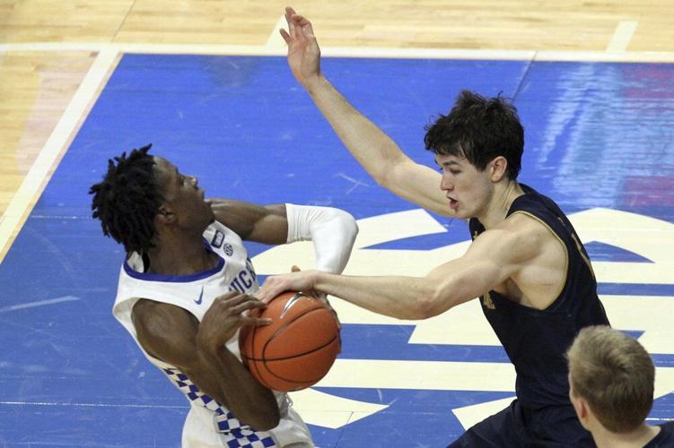 Kentucky's Terrence Clarke, left, has the ball knocked away by Notre Dame's Cormac Ryan
